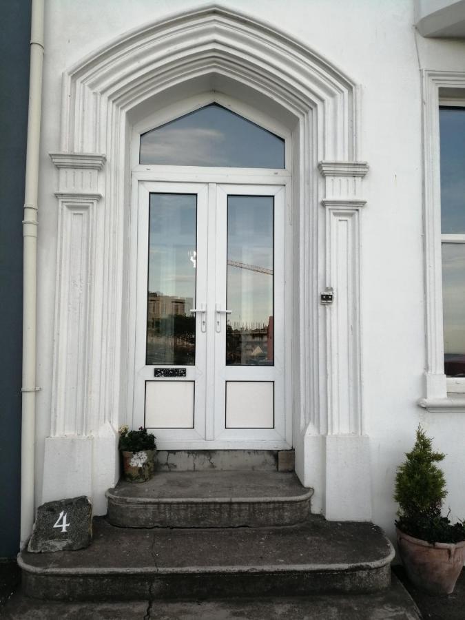 Mervue Apartment, 4 Causeway View, *